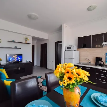 Summerland Apartament *